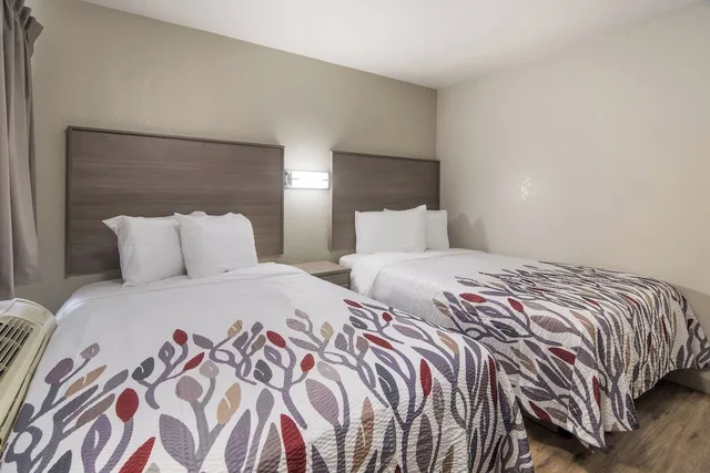 غرفة قياسية بسريرين مزدوجين، Red Roof Inn Fort Worth south 3/7