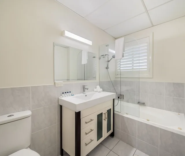 Two Bedroom Lagoon، Oaks Port Stephens Pacific Blue Resort 7/9