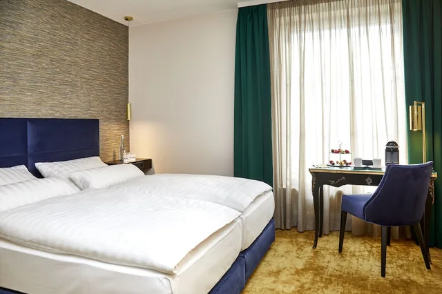 غرفة كلاسيكية بسرير مزدوج بإطلالة على المدينة، Das Carls Hotel 3/5