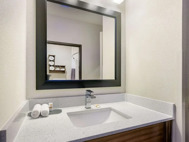 Room, 2 Queen Beds, La Quinta Inn & Suites by Wyndham NW Tucson Marana 8/10
