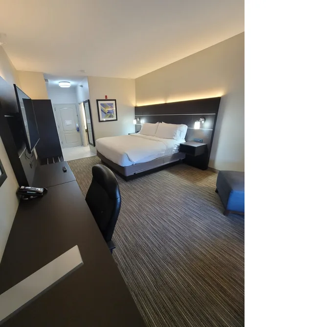 Leisure, King Bed, Holiday Inn Express and Suites - Junction City, Kansas 2/2