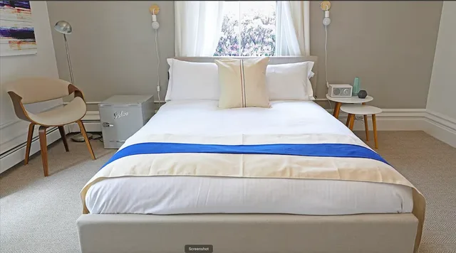 غرفة بسرير كوين، The Hotel Marblehead 2/2