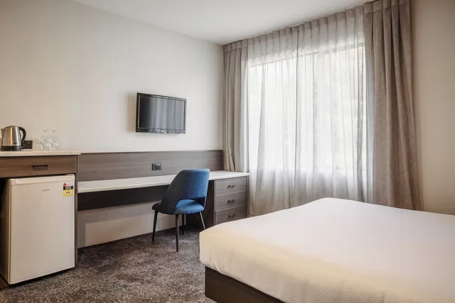 غرفة قياسية بسرير كينج، Heartland Hotel Auckland Airport 2/6