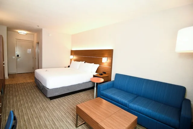 Standard, King Bed, Sofa, Holiday Inn Express Hotel And Suites Port Clinton Catawba Island 4/9