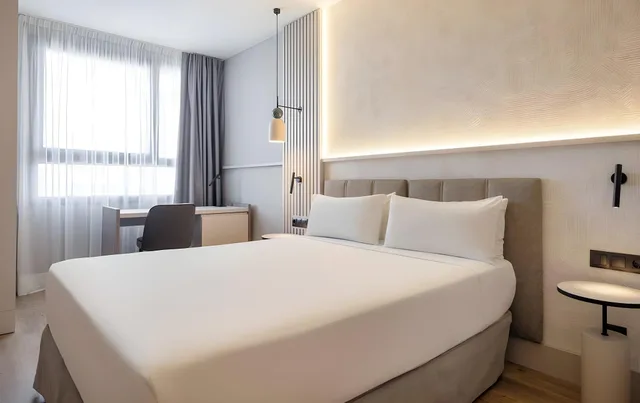غرفة بريميوم بسرير مزدوج، Ilunion Valencia 3 Hotel 1/1