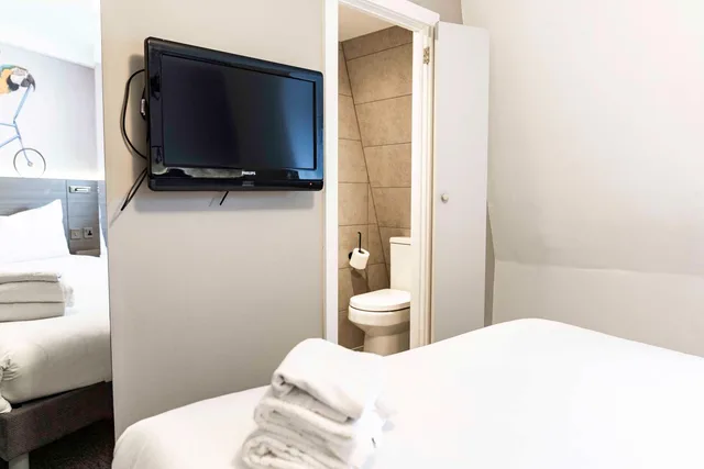 Compact, Double Bed، Heeton Concept Hotel - Kensington London 3/9