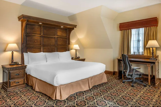 Room, King Bed, Bathtub, Accessible, Best Western Premier Mariemont Inn 1/4
