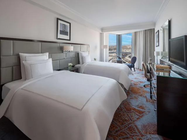 Classic, Twin Beds, Kaaba View, Swissotel Makkah 2/7