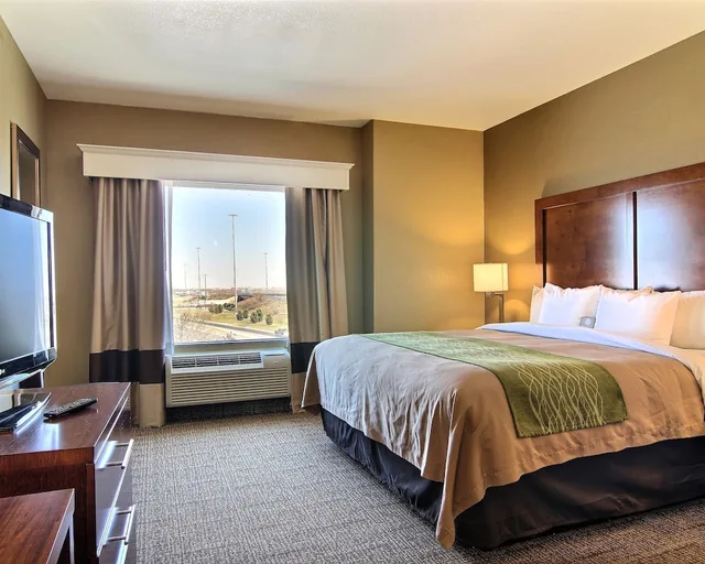 Room, King Bed, Accessible, Comfort Inn Midland South I-20, TX 1/3