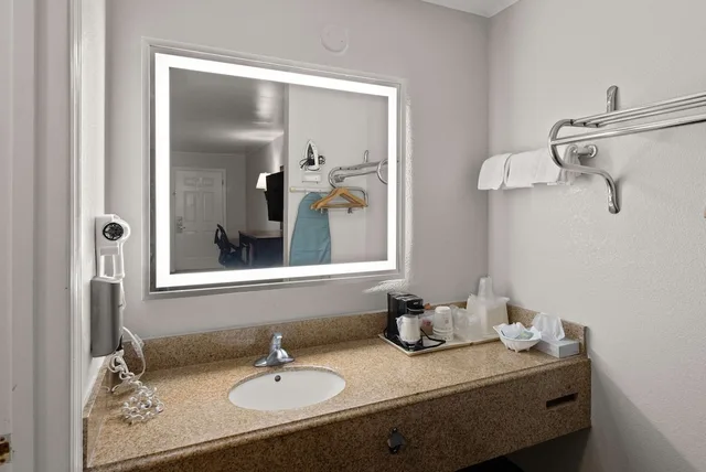 غرفة قياسية بسريرين كوين للمدخنين، Best Western Executive Inn Grove City 6/7