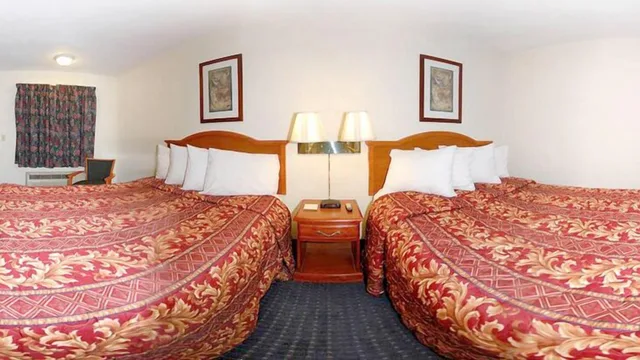 غرفة قياسية بسريرين كوين، Days Inn By Wyndham Ku Lawrence 5/10