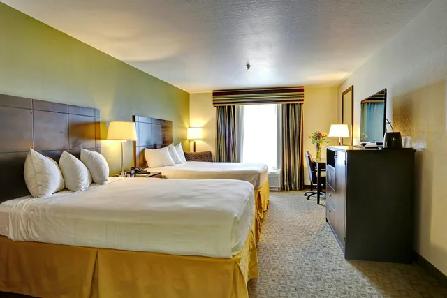 غرفة بسريرين كوين، Greentree Inn Suites Florence 1/4