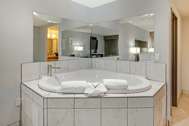Room, King Bed, Jetted Tub, Best Western Plus Reading Inn & Suites 8/10
