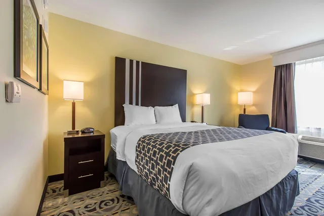 غرفة بسرير كوين بمطبخ صغير لذوي الإعاقة، Suburban Studios Donaldsonville - Gonzales 3/3