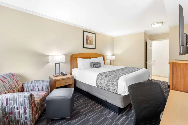 غرفة بسرير كينج، Best Western Plus Ontario Airport & Convention Center 3/4