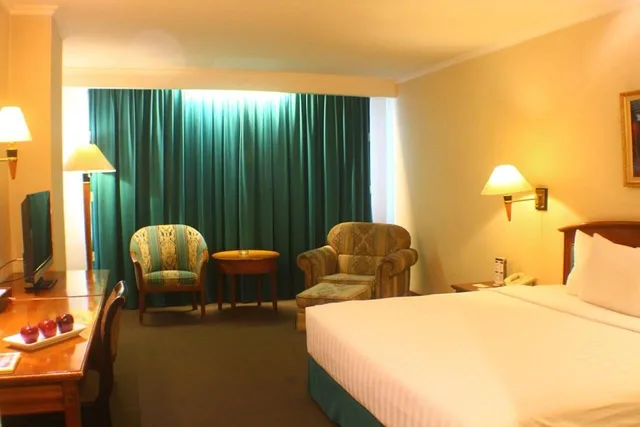 غرفة غراند ديلوكس بسرير كينج، Grand Arkenso Park View Simpang Lima (ex. Horison Semarang) 2/3