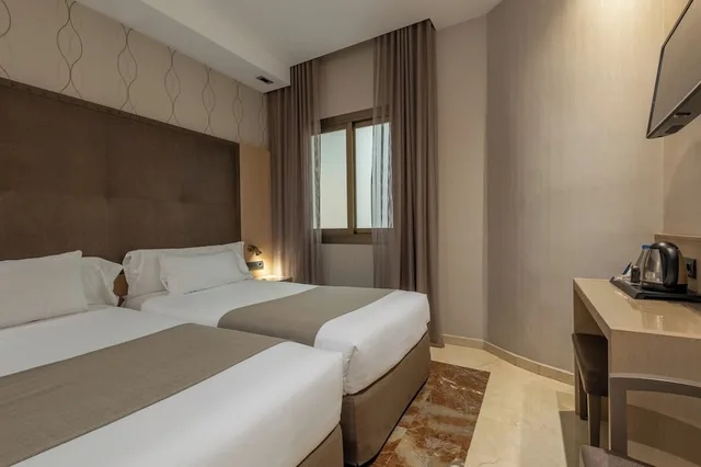 غرفة ثلاثية مفردة، Gran Hotel Barcino 2/7