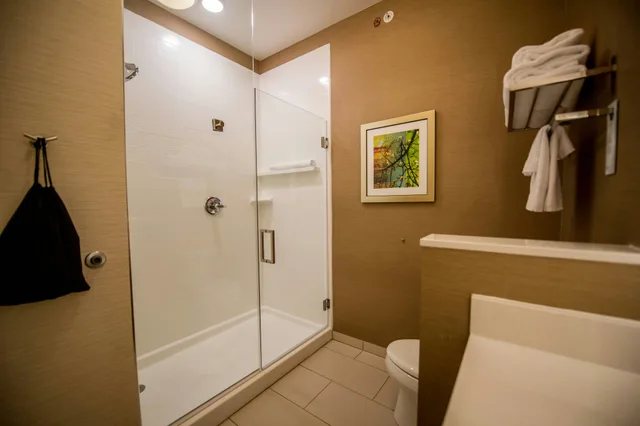 غرفة، Fairfield Inn Suites Cambridge 5/5