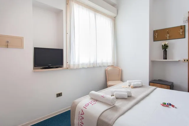 غرفة ثلاثية بسرير مزدوج وسرير فردي، Hotel Ambra 3/5