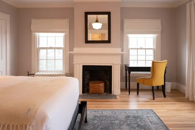 Grand, Queen Bed, Onesixtyfive 1/2