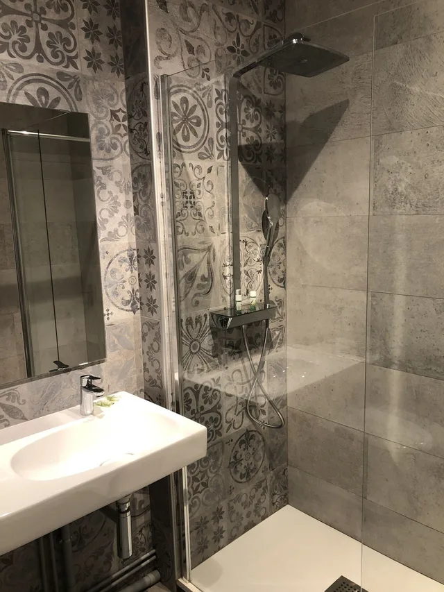 غرفة كومفورت بسريرين منفصلين، Hôtel La Villa Fleurie 7/8
