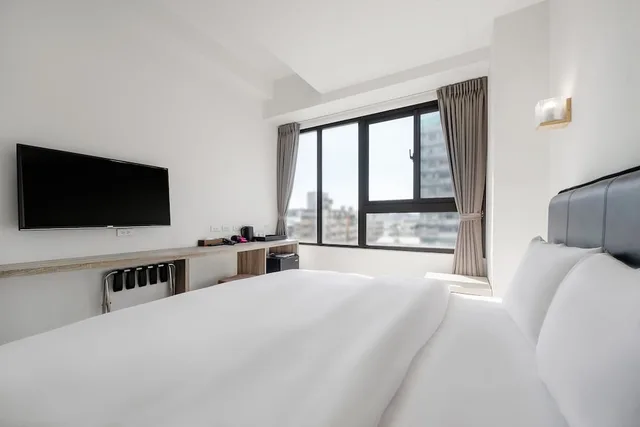 غرفة قياسية بسرير كوين، H Inn 8/10