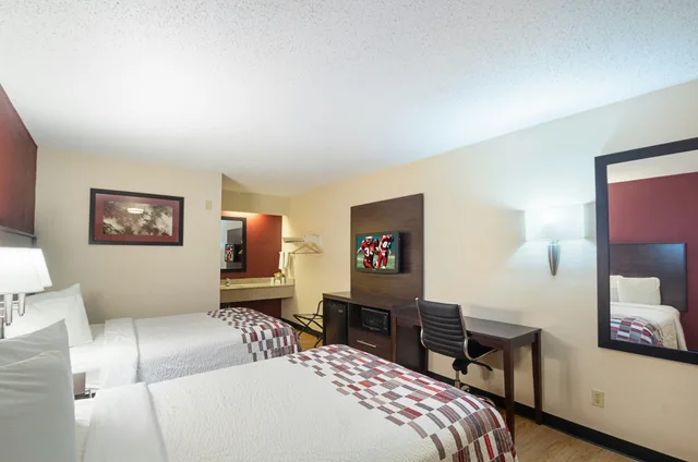 غرفة ديلوكس بسريرين مزدوجين، Red Roof Inn Madison 1/5