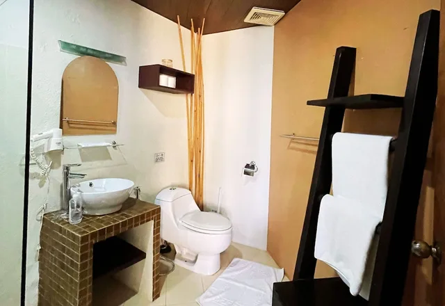 غرفة سوبيريور بسرير كينج مع أريكة، Sunset At Aninuan Beach Resort 4/4