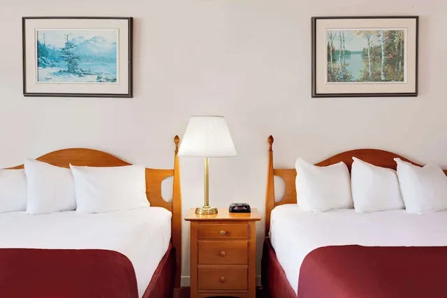 غرفة بسريرين مزدوجين، Ramada by Wyndham 1000 Islands/Gananoque 5/8