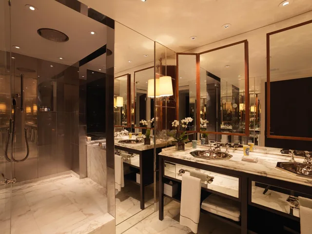 جناح، Rosewood London 2/3