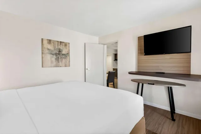 Executive, Suite, Sonesta Essential NW Houston 3/4