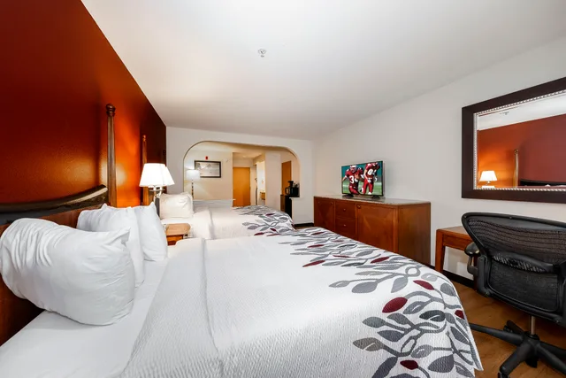 غرفة ديلوكس بسريرين مزدوجين، Red Roof Inn & Suites Biloxi 2/8