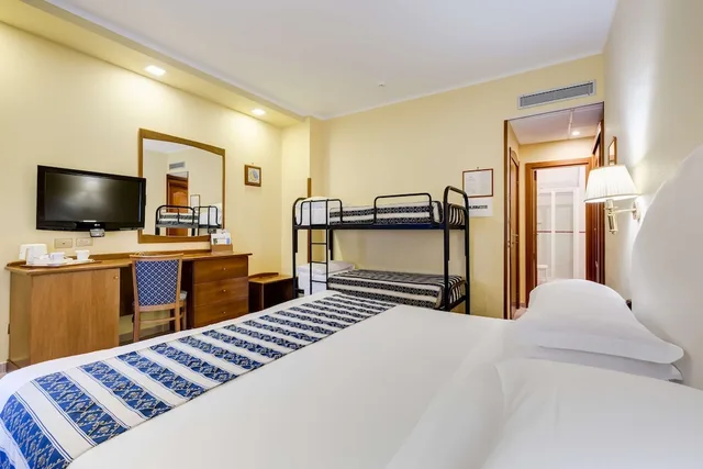 غرفة كلاسيكية بسرير كوين وسرير بطابقين وسرير بطابقين بشرفة، Best Western Hotel La Solara 7/10
