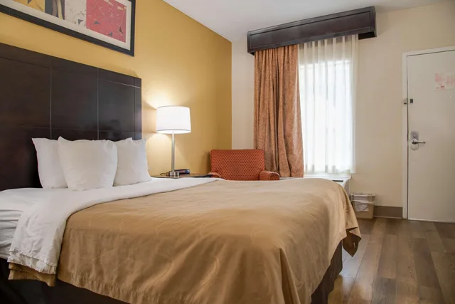 غرفة بسرير كينج، Quality Inn & Suites Aiken 1/3