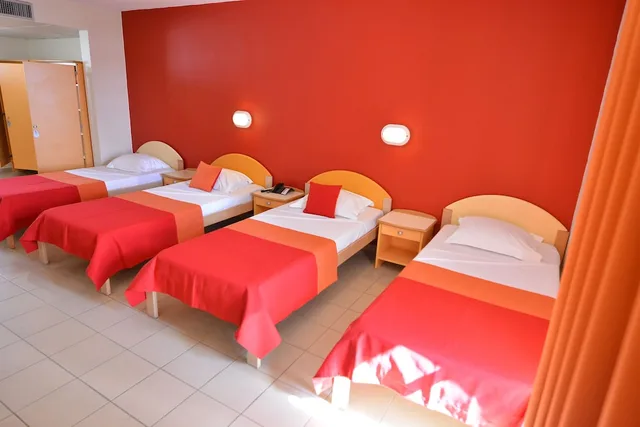 غرفة أساسية رباعية بأربعة أسرّة بغرفة نوم واحدة، Centre International de Sejour Hostel 1/5