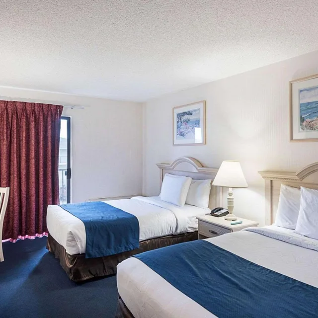غرفة داخلية قياسية بسريرين مزدوجين، Econo Lodge Inn and Suites Resort Rehoboth Beach 9/10