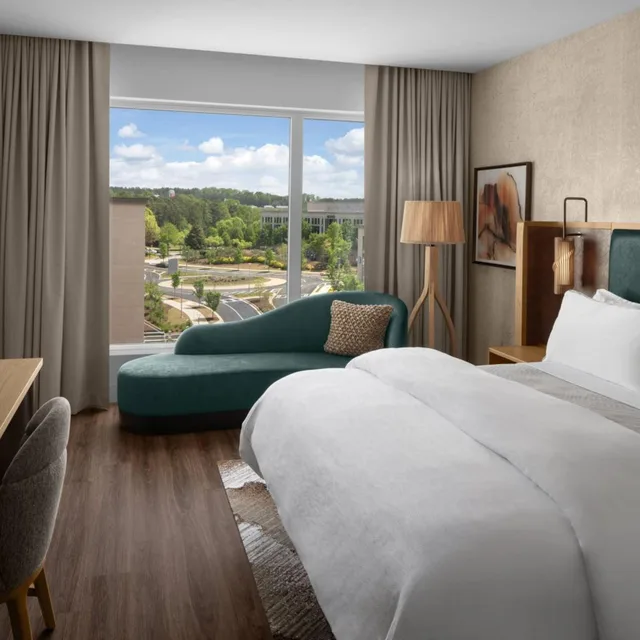 غرفة بسرير كينج في طابق مرتفع، The Westin Atlanta Gwinnett 2/6