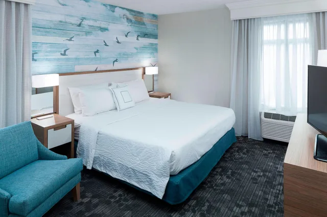 1 Bedroom, Suite, King Bed, Ocean Front, Sofa، Courtyard Virginia Beach Oceanfront North 37th Street 2/6