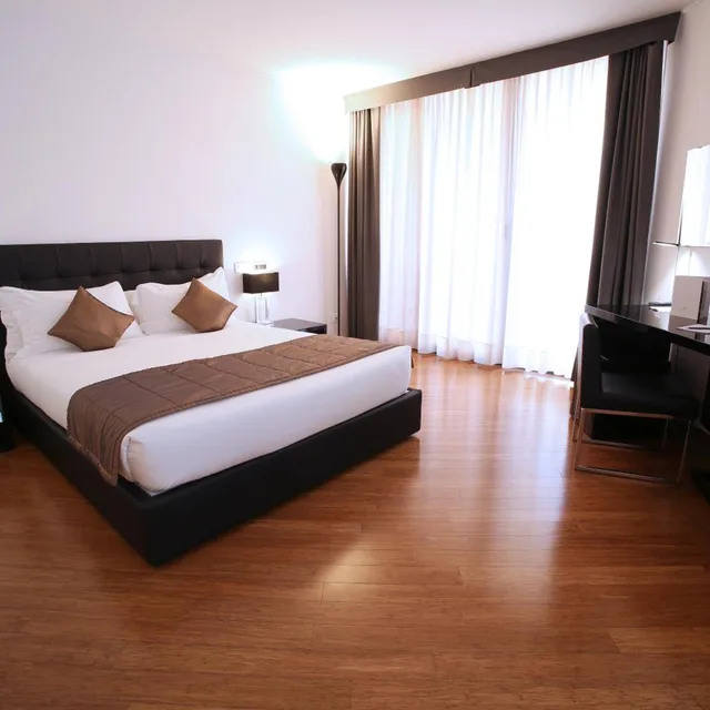 جناح جونيور، Hotel San Rocco 2/10
