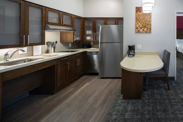 جناح استوديو بسرير كوين بمطبخ لذوي الإعاقة، Staybridge Suites Phoenix Biltmore Area 6/7