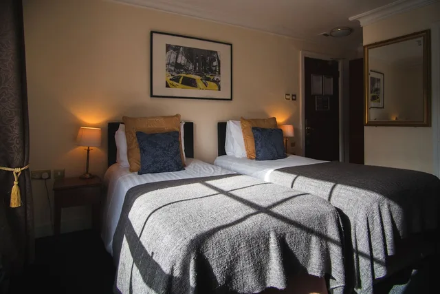 غرفة قياسية بسريرين منفصلين، Dublin Citi Hotel 3/3