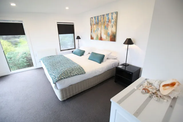 1 Bedroom, Cottage One, Suite, King and Queen Bed, Kitchen، POINTS SOUTH BY THE SEA 2/4