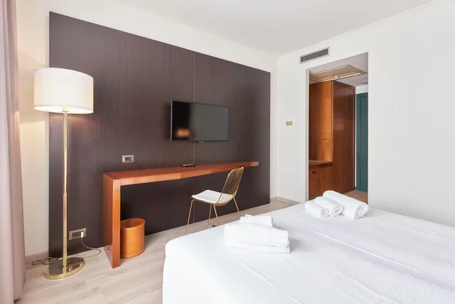 غرفة بسرير كوين، Hotel Cyrano 3/5