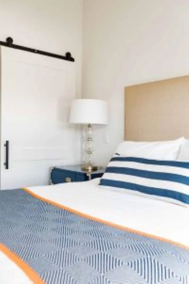 Presidential, Grand, Harbor, Suite, 2 King Beds, Fishermens Village Resort 3/3