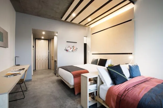 غرفة بسرير كينج لذوي الإعاقة، The Source Hotel 2/9