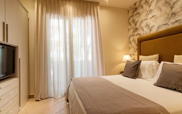Prestige, Apartment, 2 Queen Beds, Sofa, Residence Charming Apartments 3/10