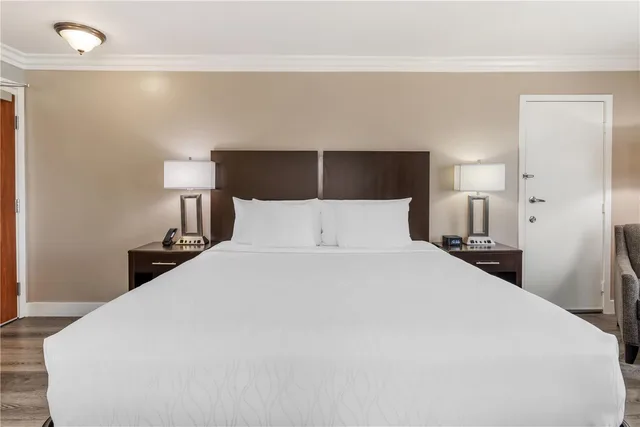 غرفة ركنية بسرير كينج، Best Western Plus LA Mid Town Hotel 2/4