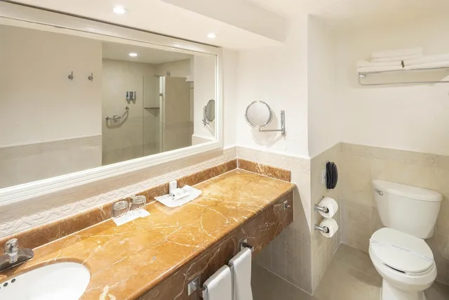 2x2, Connecting, 2 King Beds, Occidental Costa Cancun 7/8