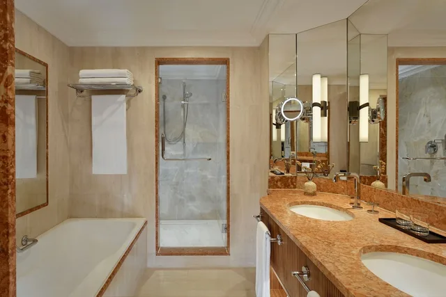 2 Bedrooms, Family Suite, 2 Double Beds, Golf Course View، Penha Longa Resort 4/5