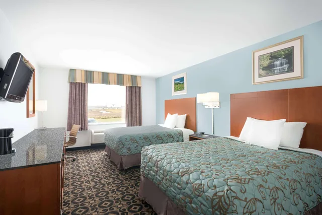 غرفة بسريرين كوين، Days Inn by Wyndham Watertown Fort Drum 1/1